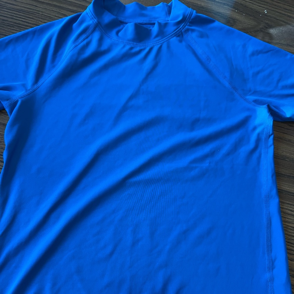 Boys blue rash guard size small DBX brand